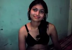मुंडा इंग्लिश सेक्सी वीडियो मूवी बिल्ली के साथ श्यामला उसके बिकनी उपाय
