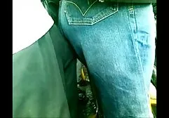 स्कूल यूनिफॉर्म में एक सौंदर्य एक वेब कैमरा के सामने हस्तमैथुन करता है इंग्लिश मूवी सेक्सी मूवी