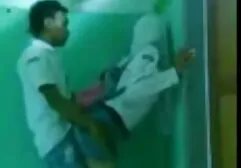 कामुक सचिव धीरे-धीरे कैमरे के लिए एक्स एक्स एक्स सेक्सी मूवी इंग्लिश में स्ट्रिप्स करता है