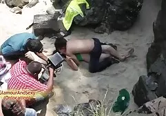 रूसी सौंदर्य बिस्तर पर स्ट्रिप्स और उसकी बिल्ली में शरारती उंगलियों इंग्लिश सेक्सी मूवी हिंदी में चिपक जाती है