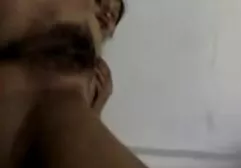 कुतिया बंद इंग्लिश मूवी सेक्सी वीडियो झटका और एक वेब कैमरा के सामने एक थरथानेवाला के साथ उसकी बिल्ली fucks
