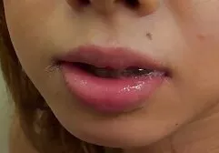 चमड़े की लेगिंग में एलेक्सिस एक आदमी को एक इंग्लिश मूवी सेक्सी मूवी फुटबोज देता है
