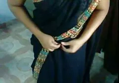 शरारती लड़की पार्क में अपनी इंग्लिश वीडियो सेक्सी मूवी बिल्ली चमकती है