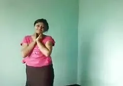 नग्न लड़की कुत्ते शैली एक आदमी के खड़े सेक्सी इंग्लिश वीडियो मूवी phallus उसे बिल्ली में ले जाता है