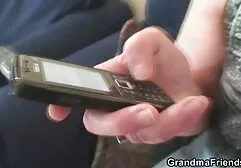 18 साल की प्यारी ने खुद को पैरों सेक्सी बीएफ इंग्लिश फिल्म के बीच सहलाया