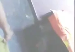 मोटी चाचा ने इंग्लिश हिंदी सेक्स मूवी पिछवाड़े में एक पतली फाग की चुदाई की