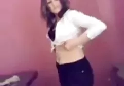 यंग ने इंग्लिश सेक्स मूवी फिल्म एक अनुभवी गंजे आदमी को दिया